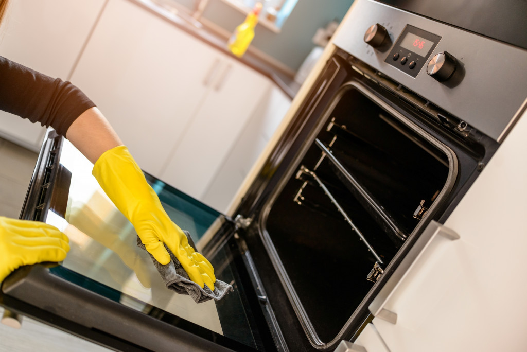 cleaning oven